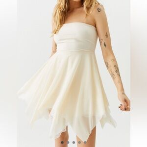 NWOT Urban Outfitters Gemma Lace Strapless mini dress Cream Ivory Medium flirty